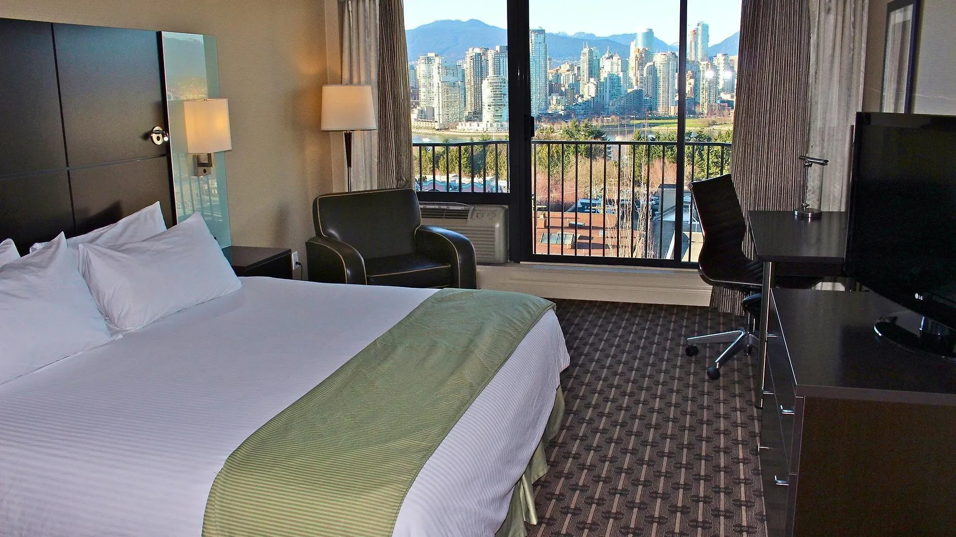 Park Inn & Suites By Radisson Vancouver Hotel